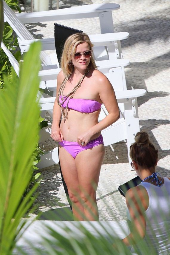 Reese-Witherspoon-Bikini-Photos -2014